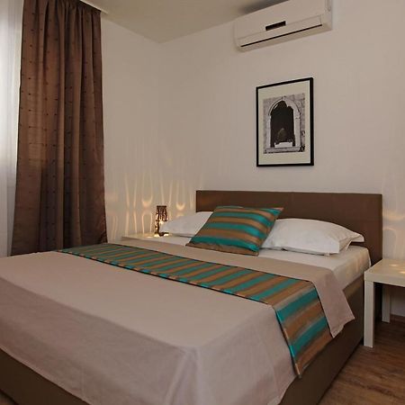 Iris Apartments Bol (Adults Only) 外观 照片